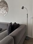 2 stk grå golvlampor 