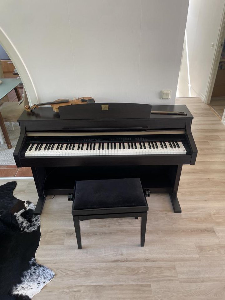 Yamaha CLP-330 Digitalpiano