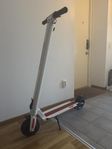 Elsparkcykel vit