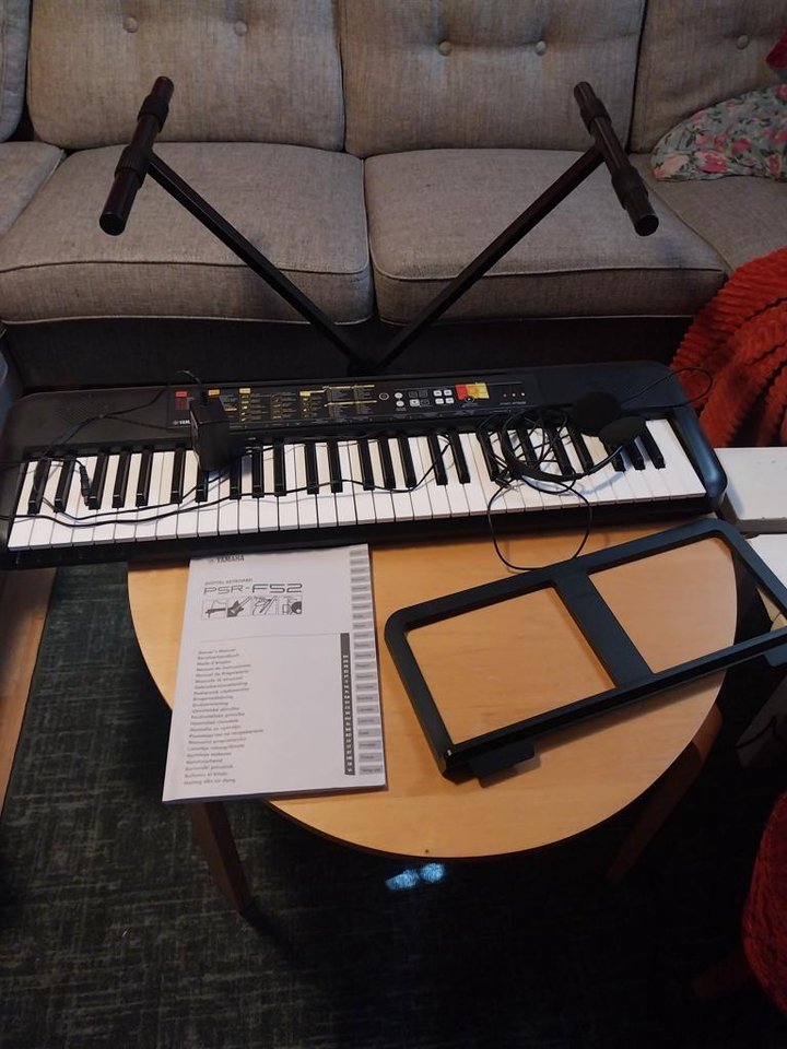 keyboard set(Yamaha psr f52 set)