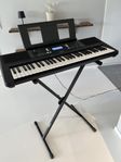Yamaha Keyboard PSRE373 med stativ