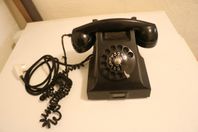 Äldre telefon med fingerskiva