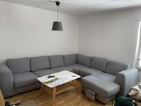 Stor hörnsoffa med divan