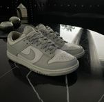 Nike Dunk Low - Grå och Vit