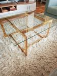 Stilrent inredningspaket från Beliani – glas/guld