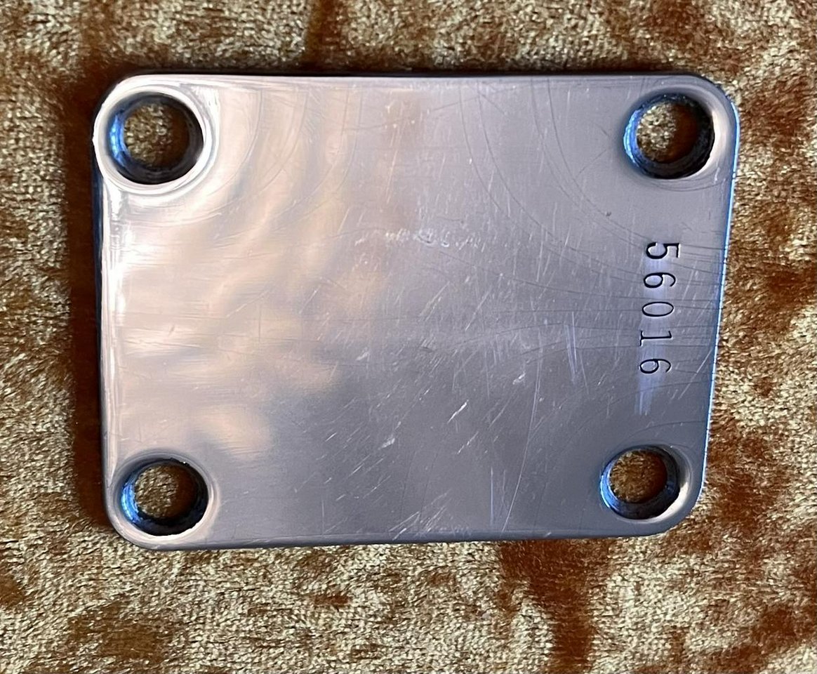 Halsplatta Fender Stratocaste...