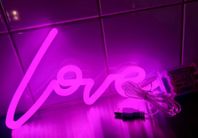 Neonlampa ”Love”