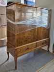 Linneskåp i blank teak från 1950-1960 tal
