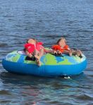Båt tube åkring