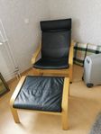 fåtölj med fotpall i skinn