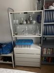 Ikea vitrinskåp och byrå