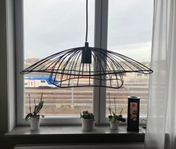 Lampa i metall - svart stilren