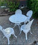charmigt café set med 4 stolar