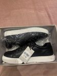 Läder sneakers med chunky vit sula
