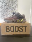 Yeezy 700 Mauve US9 ( 42 2/3 ) toppskick 