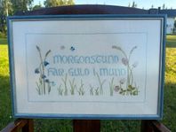 Väggbonad handbroderad