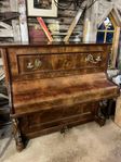 Vackert antikt piano 1800-tal