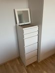 Vit Malmbyrå med spegel från Ikea