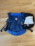 Ergobaby Omni Breeze Bärsele med regnskydd och haklapp