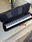 Yamaha digital piano P-255 plus gator case