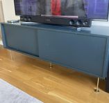 Tv bänk.
