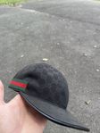 svart Gucci keps