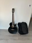 Halvakustisk nylon strängad gitarr