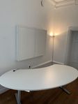 3st "kidney shaped" professionella skrivbord