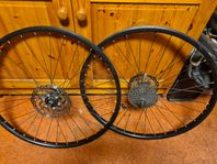 fram och bak cykel hjul 
