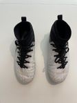 Nike Phantom Luna Academy FG/MG – Strl 38,5 – Fint skick