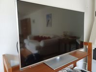 TV 42 tum med fotstativ