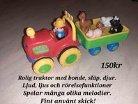Bonde som kör djur med traktor (Nr1)