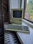 vintage Apple Macintosh plus 1mb