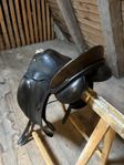 Grand Gilbert dressyrsadel 17”