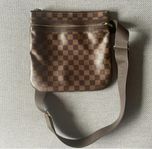 Louis Vuitton axelremsväska 