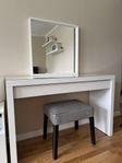 set (sminkbord, spegel, puff)