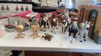 SCHLEICH stall komplett med hästar och diverse.