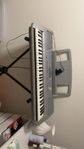 Yamaha keyboard med ställ