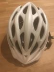 fin och ny cykelhjälm