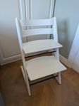Tripp trapp med babysits, bricka, sele och klädsel