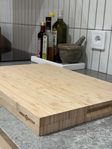 Stor skärbräda i bambu ”Anders Petter” som ny