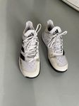 Tennisskor Adidas Ubersonic stl 43