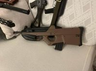 AIRSOFT F2000 bullpupgevär, magasin, batteri, laddare