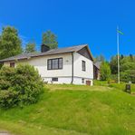 NYRENOVERAD VILLA MED ORANGERI, VEDUGN OCH MYSIG ÖPPEN SPIS