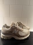 new balance 2002r