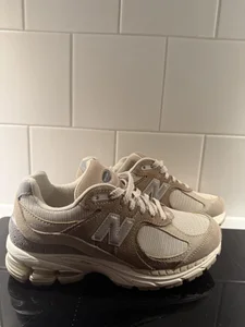 new balance 2002r
