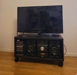 Säljes Tv och Tv bänk.