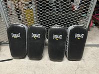 Thaimitsar i bra skick av märket EVERLAST. 