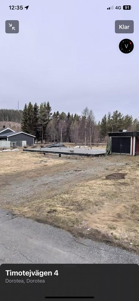 Solig villatomt i varmt söder...
