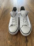 Helt NYA snygga  sneakers stl 39